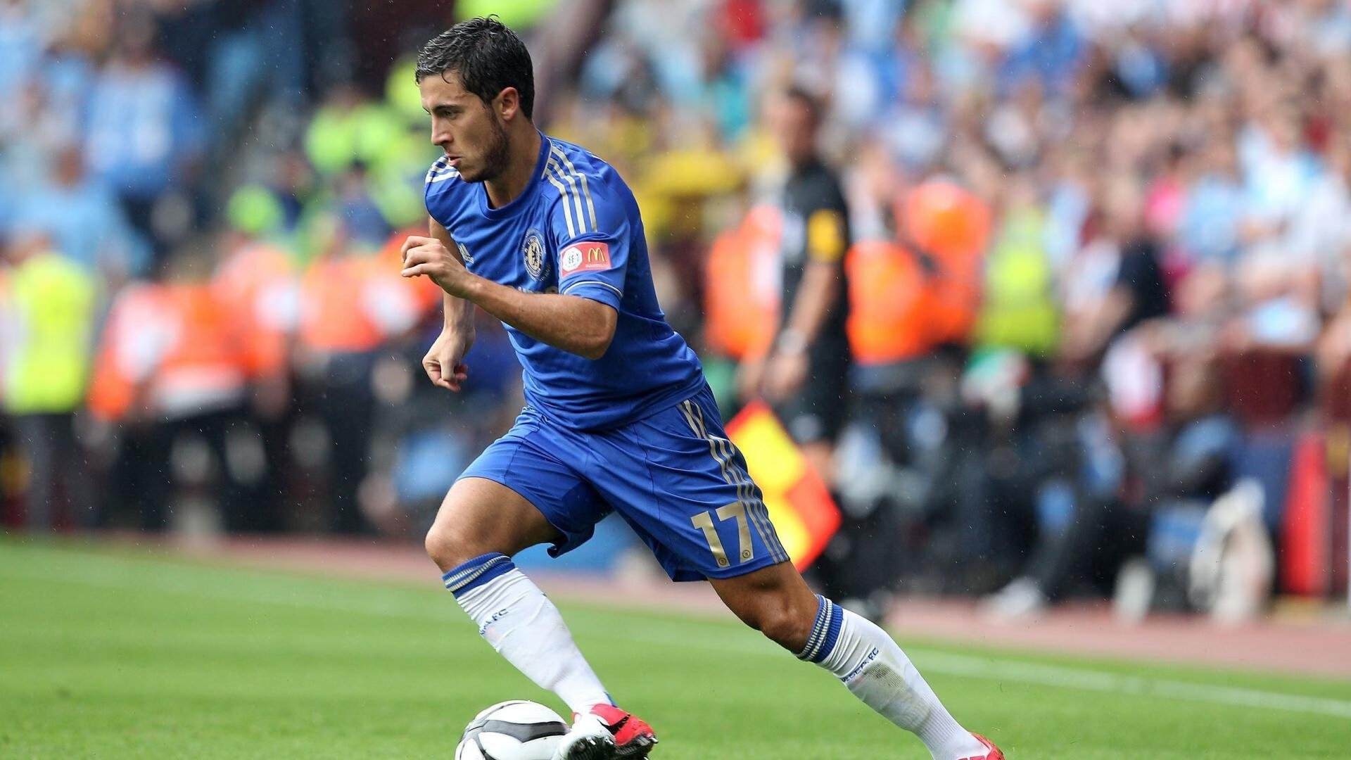 欧洲杯激情再临：攻防精彩不断，令人心潮澎湃！